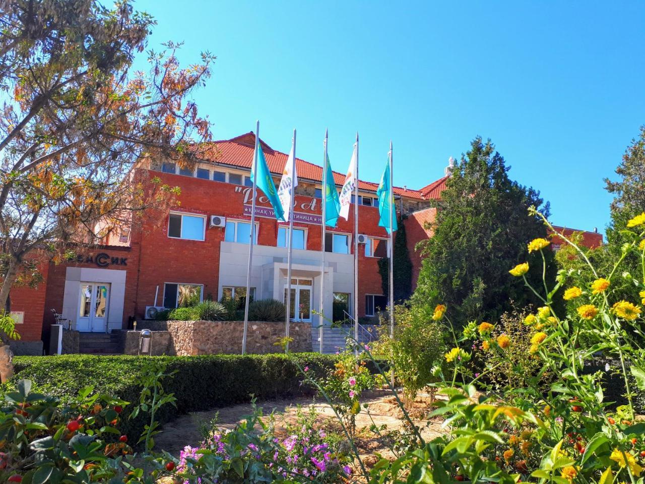 Rahat Hotel Aktau  Bagian luar foto